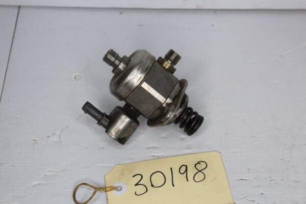 BMW F80 F82 F87 M2 M3 M4 S55 High Pressure Fuel Pump 13517847204