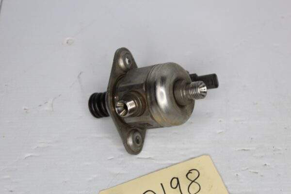 BMW F80 F82 F87 M2 M3 M4 S55 High Pressure Fuel Pump 13517847204