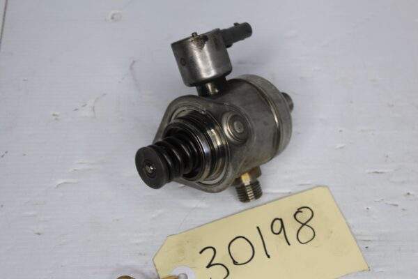 BMW F80 F82 F87 M2 M3 M4 S55 High Pressure Fuel Pump 13517847204