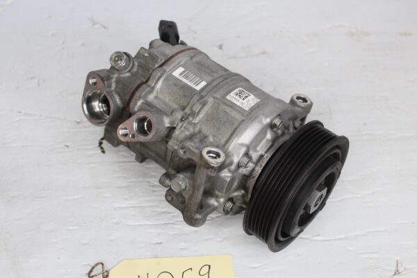 Audi A4 A5 Q5 2.0L Air Con AC Compressor 8T0260805N