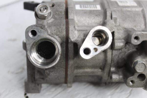 Audi A4 A5 Q5 2.0L Air Con AC Compressor 8T0260805N