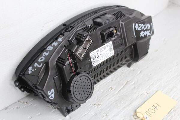 Audi FY Q5 Instrument Gauge Cluster 44xxx KMS 8W5920790D - Damaged Tab