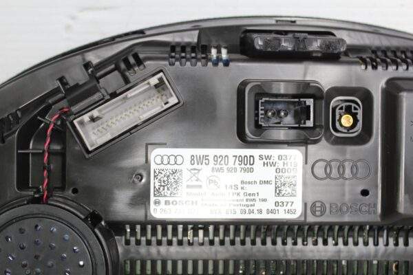 Audi FY Q5 Instrument Gauge Cluster 44xxx KMS 8W5920790D - Damaged Tab