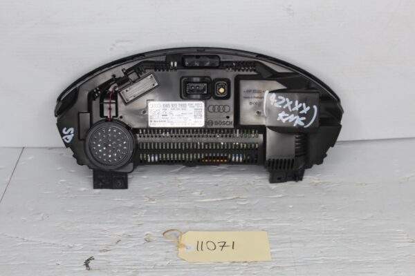 Audi FY Q5 Instrument Gauge Cluster 44xxx KMS 8W5920790D - Damaged Tab