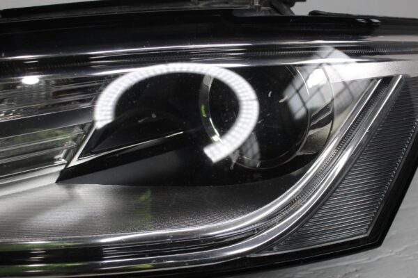 Audi 8R Q5 SQ5 Headlamp Xenon Non Adaptive 8R0941043D, 8R0941005D