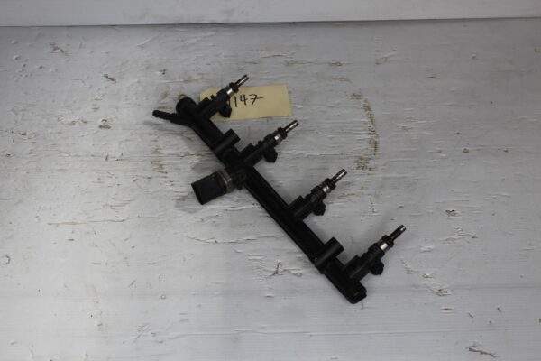 Volkswagen Golf MK7 R CJX Fuel Injectors with Rail 06K133681C, 06L906031A