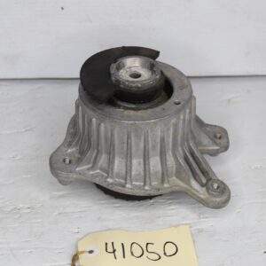 Mercedes Benz W205 C300 Right Drivers Side Engine Mount A2052407700 - Image 11