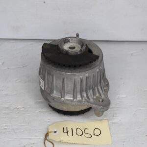 Mercedes Benz W205 C300 Right Drivers Side Engine Mount A2052407700 - Image 10