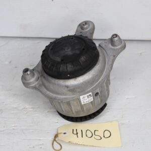 Mercedes Benz W205 C300 Right Drivers Side Engine Mount A2052407700 - Image 9