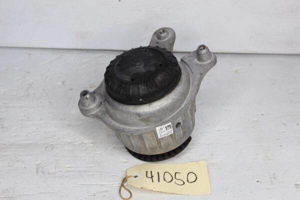 Mercedes Benz W205 C300 Right Drivers Side Engine Mount A2052407700