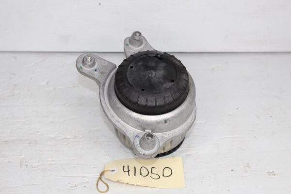 Mercedes Benz W205 C300 Right Drivers Side Engine Mount A2052407700