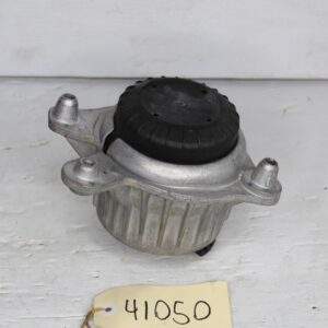 Mercedes Benz W205 C300 Right Drivers Side Engine Mount A2052407700 - Image 7