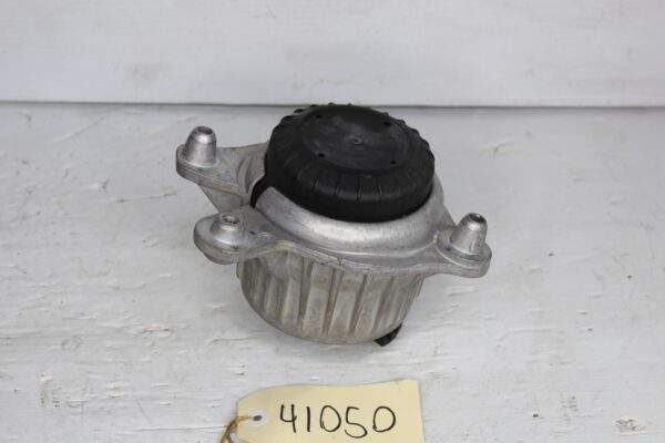 Mercedes Benz W205 C300 Right Drivers Side Engine Mount A2052407700