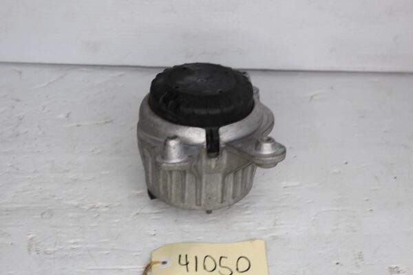 Mercedes Benz W205 C300 Right Drivers Side Engine Mount A2052407700