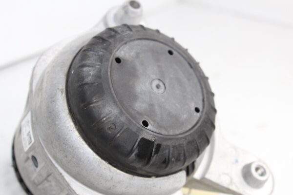 Mercedes Benz W205 C300 Right Drivers Side Engine Mount A2052407700