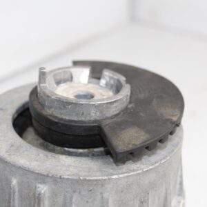 Mercedes Benz W205 C300 Right Drivers Side Engine Mount A2052407700 - Image 4