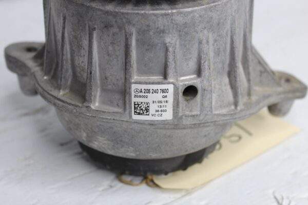 Mercedes Benz W205 C300 Left Passenger Side Engine Mount A2052407600