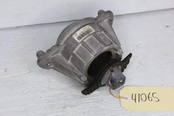 Mercedes Benz W212 W218 E63 CLS63 AMG Left Engine Mount A2182400717