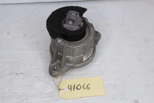 Mercedes Benz W212 W218 E63 CLS63 AMG Right Engine Mount A2182400817