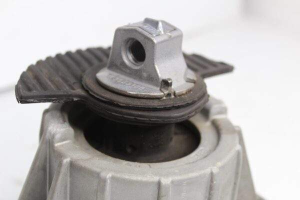 Mercedes Benz W212 W218 E63 CLS63 AMG Right Engine Mount A2182400817