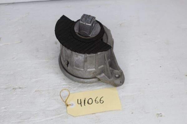 Mercedes Benz W212 W218 E63 CLS63 AMG Right Engine Mount A2182400817