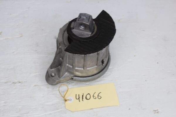 Mercedes Benz W212 W218 E63 CLS63 AMG Right Engine Mount A2182400817