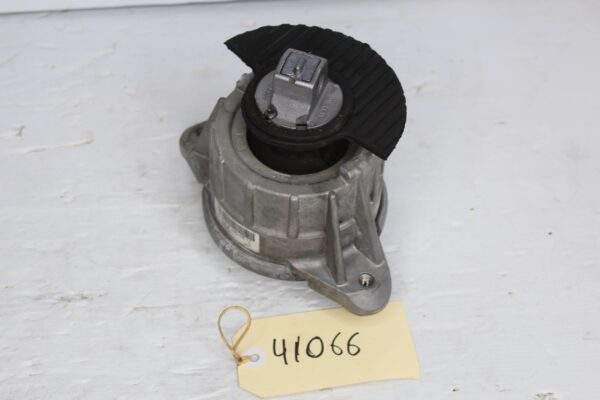 Mercedes Benz W212 W218 E63 CLS63 AMG Right Engine Mount A2182400817