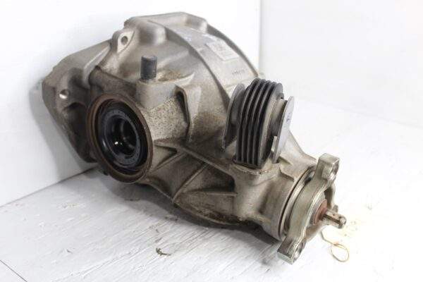 Mercedes Benz W205 C300 Rear Differential 3.266 Ratio A2053506336, A2053507704