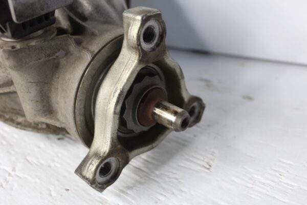 Mercedes Benz W205 C300 Rear Differential 3.266 Ratio A2053506336, A2053507704