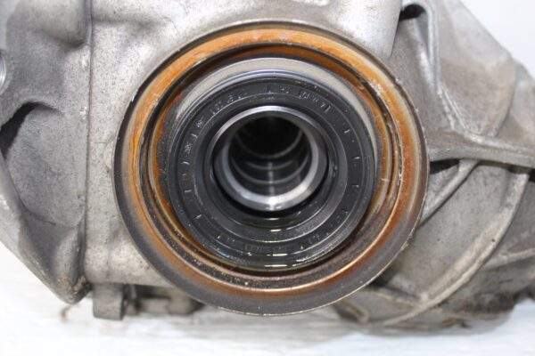 Mercedes Benz W205 C300 Rear Differential 3.266 Ratio A2053506336, A2053507704