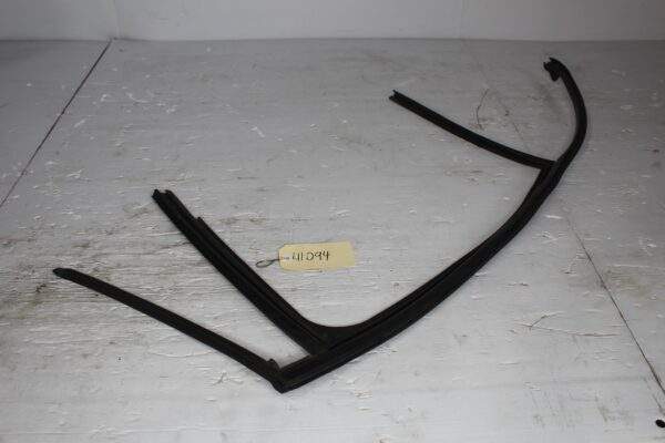 Mercedes Benz W176 A Class Rear Right Door Window Seal Guide A1767351200