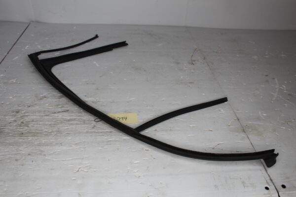 Mercedes Benz W176 A Class Rear Right Door Window Seal Guide A1767351200