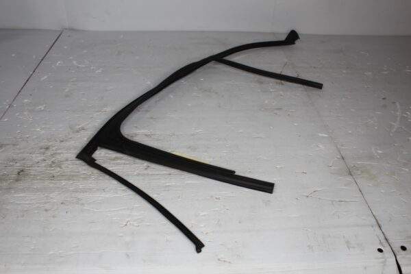 Mercedes Benz W176 A Class Rear Right Door Window Seal Guide A1767351200