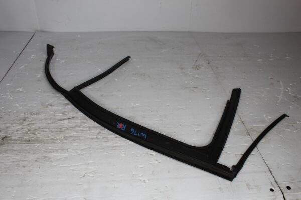 Mercedes Benz W176 A Class Rear Right Door Window Seal Guide A1767351200
