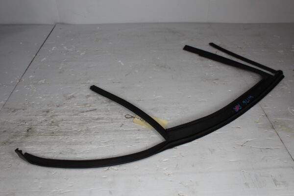Mercedes Benz W176 A Class Rear Right Door Window Seal Guide A1767351200