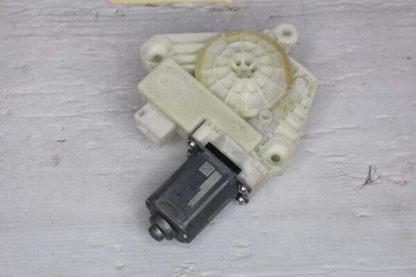 Mercedes Benz W205 W213 C E Class Front Left Door Window Motor A2139069901