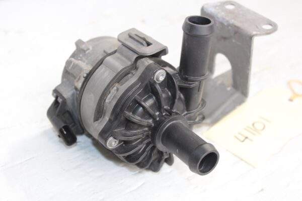 Mercedes Benz W212 W218 E63 CLS63 AMG Auxiliary Water Coolant Pump A0005000486