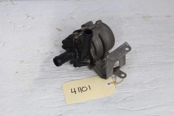 Mercedes Benz W212 W218 E63 CLS63 AMG Auxiliary Water Coolant Pump A0005000486