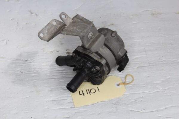 Mercedes Benz W212 W218 E63 CLS63 AMG Auxiliary Water Coolant Pump A0005000486