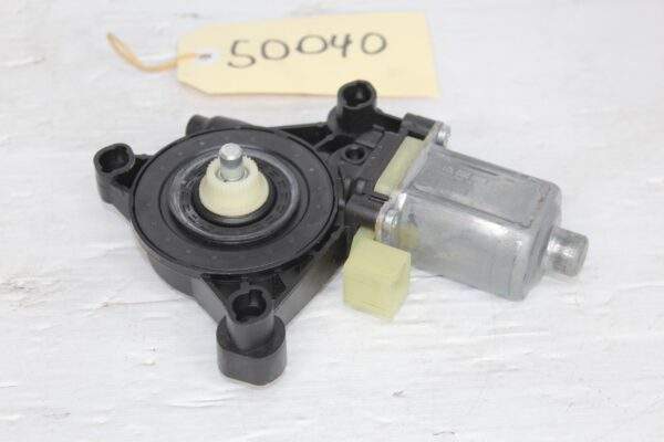Porsche 95B Macan Front Left Door Glass Window Motor 5Q0959801C