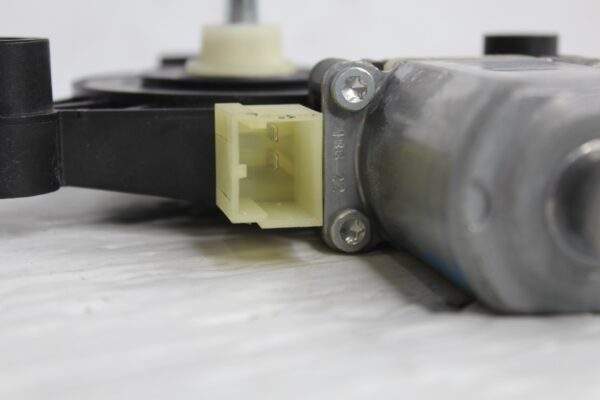 Porsche 95B Macan Front Left Door Glass Window Motor 5Q0959801C