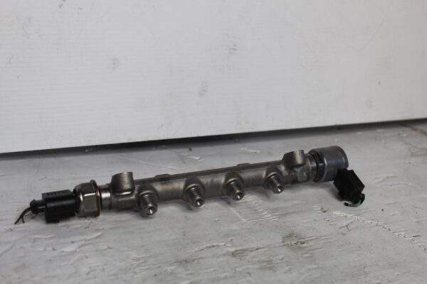 Audi Fy Q5 2.0L Diesel Fuel Injection Rail 04L130089G