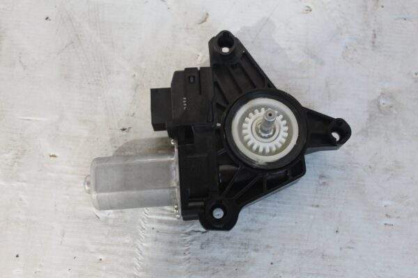 Mercedes Benz W176 W117 A CLA Window Regulator Motor A2469063200