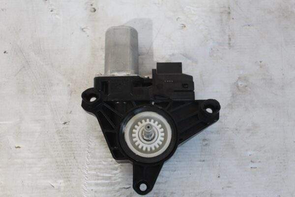 Mercedes Benz W176 W117 A CLA Window Regulator Motor A2469063200