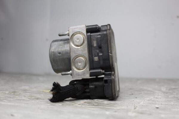 Mercedes Benz W176 W117 A45 CLA45 AMG ABS Pump Unit A1764311812