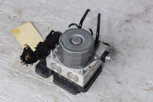 Mercedes Benz W176 W117 A45 CLA45 AMG ABS Pump Unit A1764311812