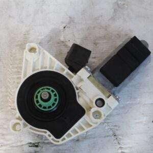 Mercedes Benz W117 CLA Window Regulator Motor A2078200642 - Image 2