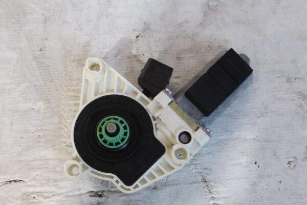 Mercedes Benz W117 CLA Window Regulator Motor A2078200642