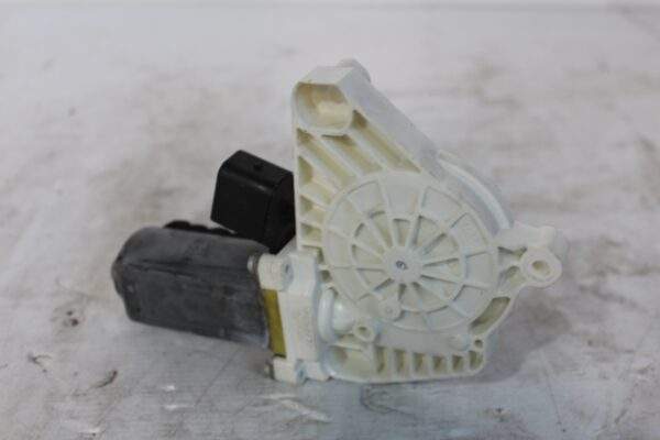 Mercedes Benz W117 CLA Window Regulator Motor A2078200642