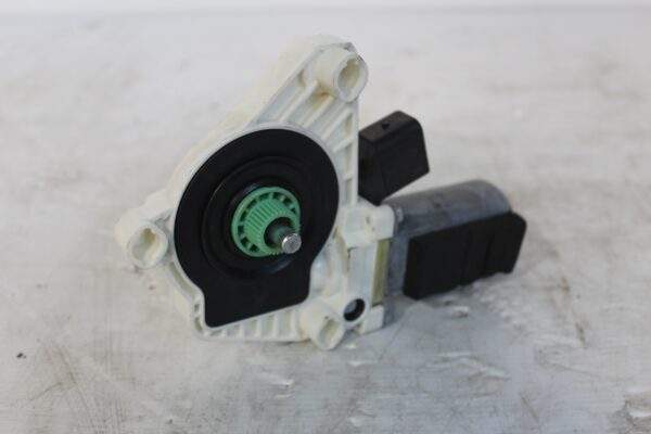 Mercedes Benz W117 CLA Window Regulator Motor A2078200642
